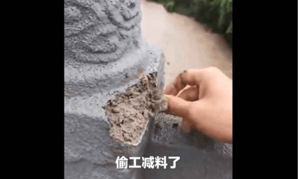 Cầu mới xây ở Trung Quốc có thể bóp vụn bằng tay sau đợt mưa dài ngày - 1 Cầu mới xây ở Trung Quốc có thể bóp vụn bằng tay sau đợt mưa dài ngày - 1