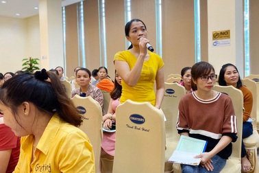 Nữ công nhân khốn khó trăm bề