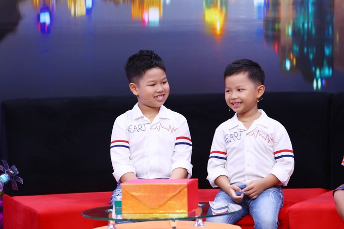 "Hài hước" trước suy nghĩ của bé trai 5 tuổi, khẳng định “đang cố gắng kiểm soát bản thân”
- Ảnh 1. "Hài hước" trước suy nghĩ của bé trai 5 tuổi, khẳng định “đang cố gắng kiểm soát bản thân”
- Ảnh 1.