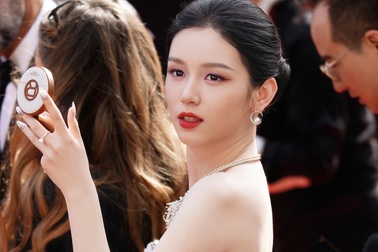 Châu Dã tỏa sáng trên thảm đỏ Liên hoan phim Cannes