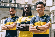 HLV Pau FC báo tin không vui đến Quang Hải