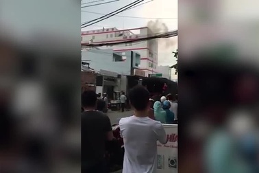 Cháy khách sạn, nhiều khách nước ngoài cuống cuồng tháo chạy