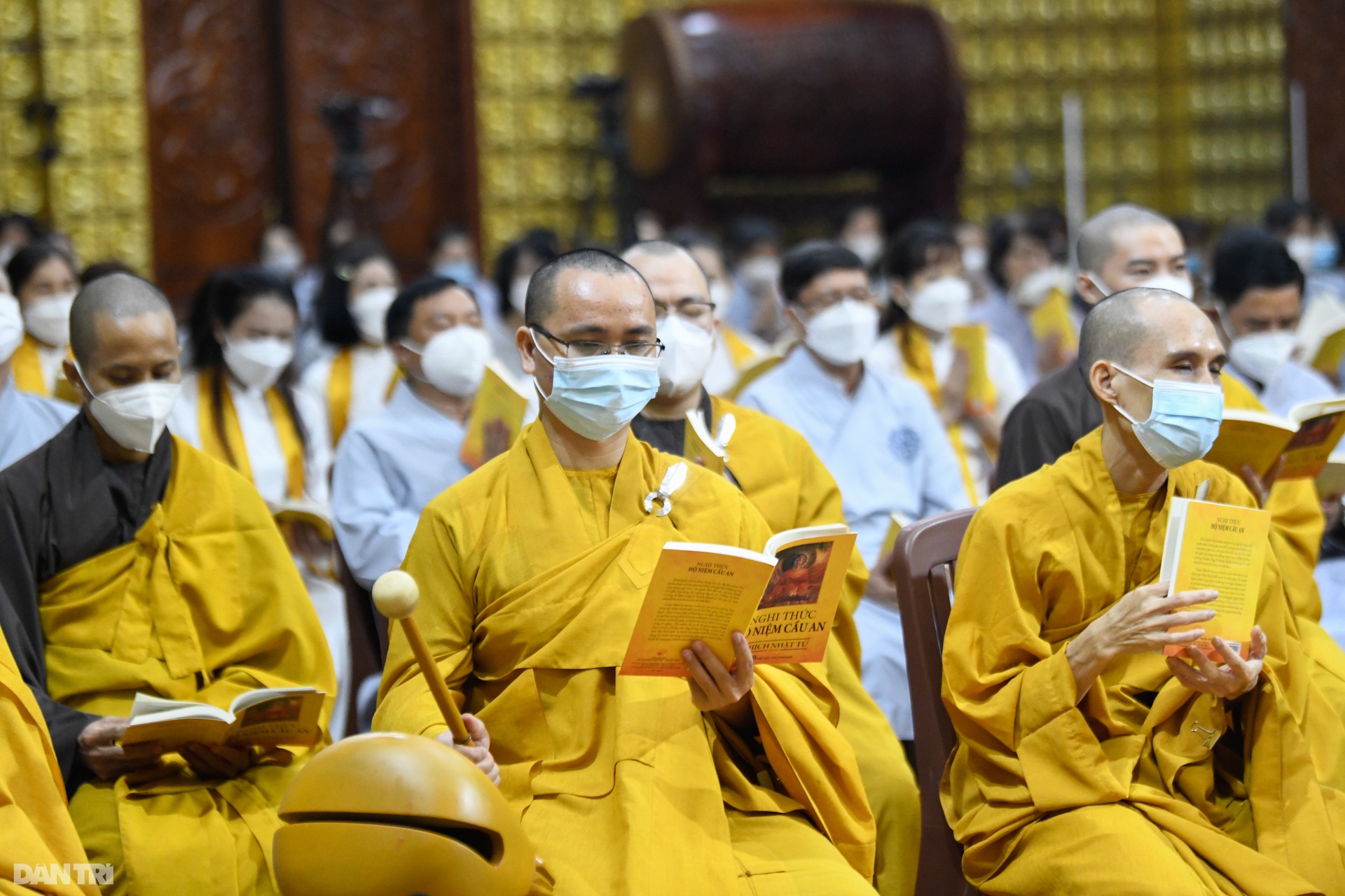 Tăng ni, phật tử TPHCM tưởng niệm Thiền sư Thích Nhất Hạnh - 8 Tăng ni, phật tử TPHCM tưởng niệm Thiền sư Thích Nhất Hạnh - 8