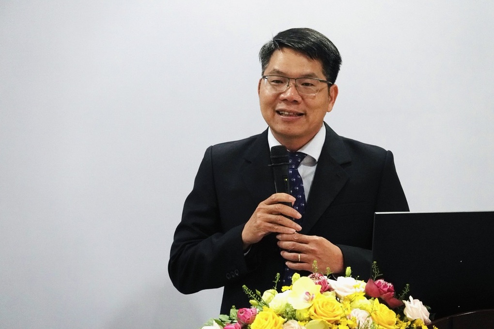 Phó giáo sư quê Hà Tĩnh nhận chức hiệu trưởng trường đại học: Tôi lo âu - 1 Phó giáo sư quê Hà Tĩnh nhận chức hiệu trưởng trường đại học: Tôi lo âu - 1