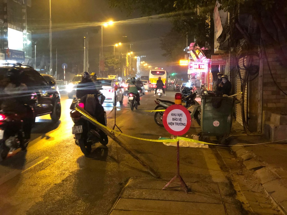 Trích xuất camera tìm người bỏ thai nhi cạnh thùng rác ở Hà Nội - 1 Trích xuất camera tìm người bỏ thai nhi cạnh thùng rác ở Hà Nội - 1