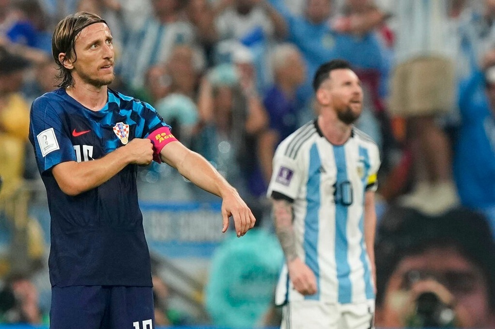 Luka Modric khóc trong đường hầm, cổ động viên nhắn gửi lời tri ân - 3 Luka Modric khóc trong đường hầm, cổ động viên nhắn gửi lời tri ân - 3