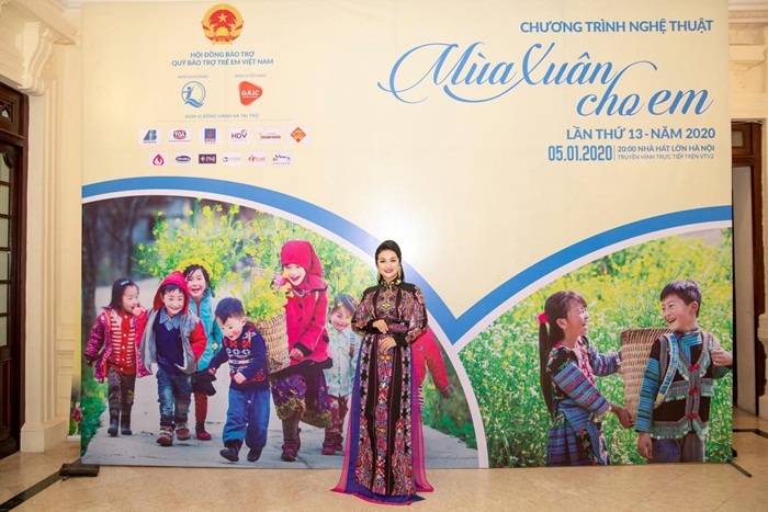 Quán quân Sao Mai Đỗ Tố Hoa góp mặt tại Mùa xuân cho em - 2