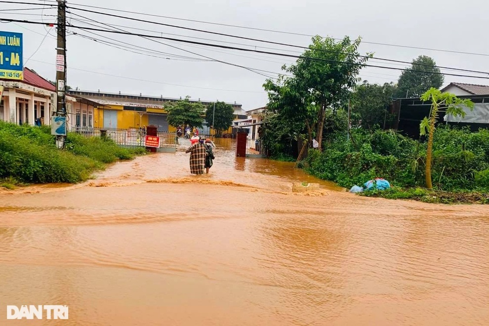 mưa ngập - đắk lắk - 27 - 10 -2021 - Thúy Diễm -2 mưa ngập - đắk lắk - 27 - 10 -2021 - Thúy Diễm -2