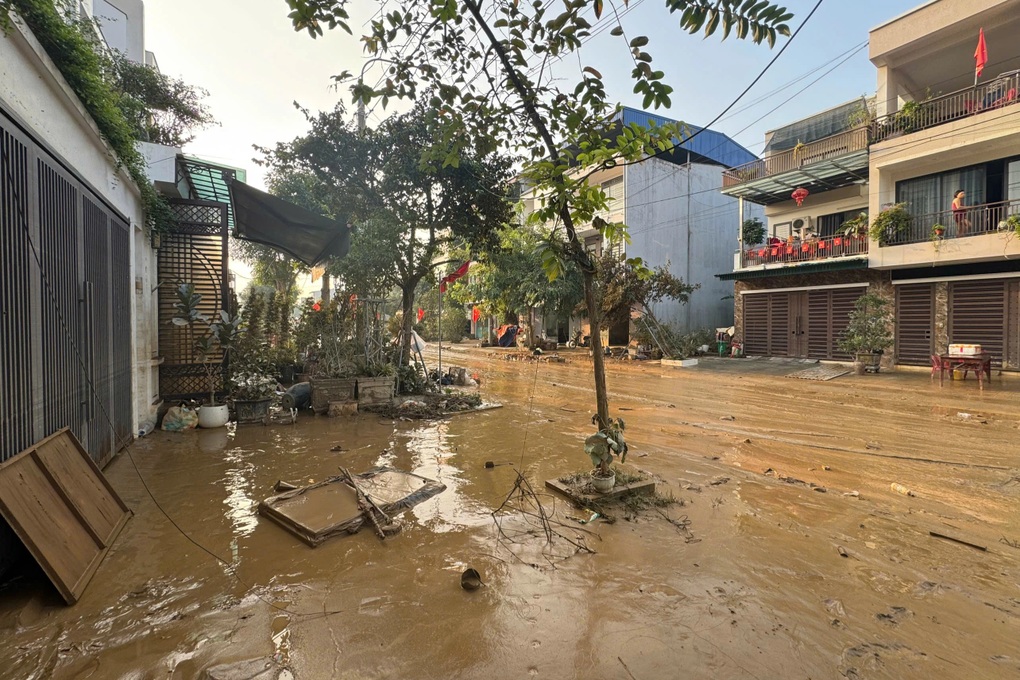 Phát hiện cọc tiền dưới bùn, cô gái Thái Nguyên đem rửa sạch hút triệu view - 3 Phát hiện cọc tiền dưới bùn, cô gái Thái Nguyên đem rửa sạch hút triệu view - 3