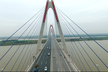 Sững sờ vẻ đẹp cầu Nhật Tân nhìn từ trên cao