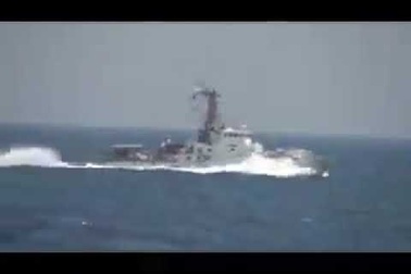 Mỹ tung video "tố" tàu Iran áp sát nguy hiểm chiến hạm