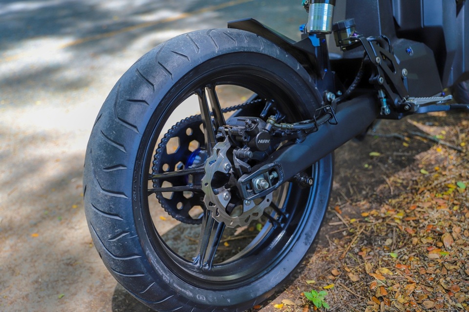 Sinh viên ĐH Trà Vinh tự chế xe điện mang “hơi thở” BMW - 8 Sinh viên ĐH Trà Vinh tự chế xe điện mang “hơi thở” BMW - 8