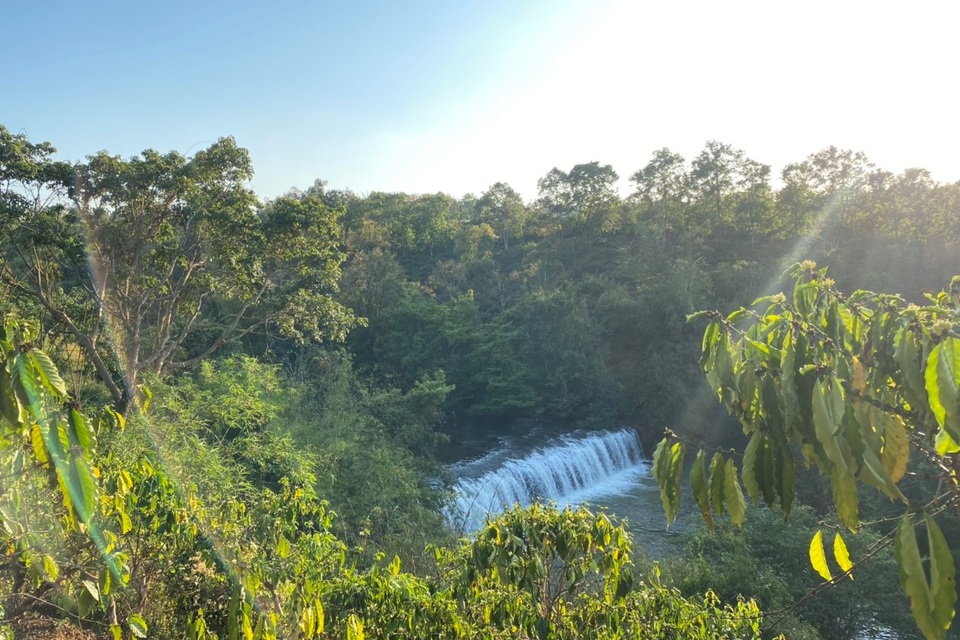 Bất ngờ về mối quan hệ của 2 người xà xẻo thác nước để lấy view - 1 Bất ngờ về mối quan hệ của 2 người xà xẻo thác nước để lấy view - 1