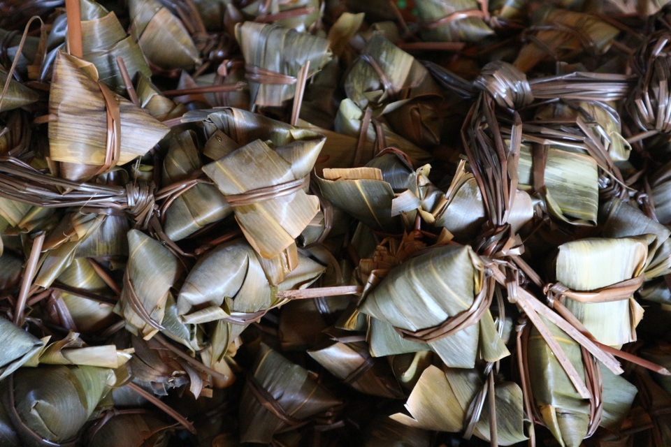 Bánh ú tro, vải thiều đắt hàng dịp Tết Đoan Ngọ ở Hội An - 2 Bánh ú tro, vải thiều đắt hàng dịp Tết Đoan Ngọ ở Hội An - 2