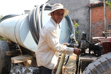 Hạn hán, xâm nhập mặn kỷ lục, nước ngọt đắt như… vàng