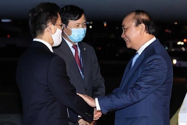 Chủ tịch nước Nguyễn Xuân Phúc tới New York - Mỹ