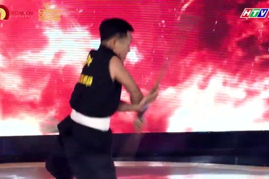 Nghị lực phi thường của "võ sĩ một chân"