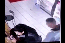 Clip "yêu râu xanh giở trò sàm sỡ, bị cô gái dạy bài học" gây sốt dân mạng