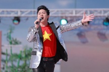 Nguyễn Văn Chung nói gì khi Tùng Dương làm mới ca khúc gần 6 tỷ lượt xem?