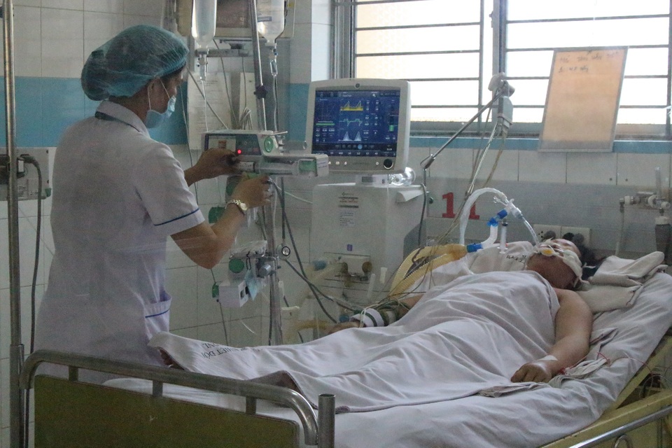 Nghề điều dưỡng “mồ hôi đổ nhiều thu nhập chẳng bao nhiêu” - 1 Nghề điều dưỡng “mồ hôi đổ nhiều thu nhập chẳng bao nhiêu” - 1