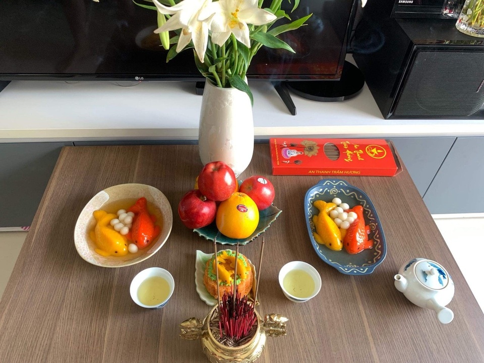 Chị em nội trợ “săn” cá chép “giả” cúng ông Công ông Táo - 7 Chị em nội trợ “săn” cá chép “giả” cúng ông Công ông Táo - 7