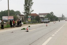 Tông cụ bà đi bộ tử vong rồi lái xe máy điện bỏ trốn