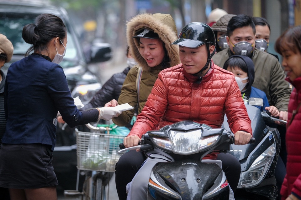 25000 chiếc khẩu trang được phát miễn phí tại Viện thẩm mỹ Siam Thailand - 3 25000 chiếc khẩu trang được phát miễn phí tại Viện thẩm mỹ Siam Thailand - 3