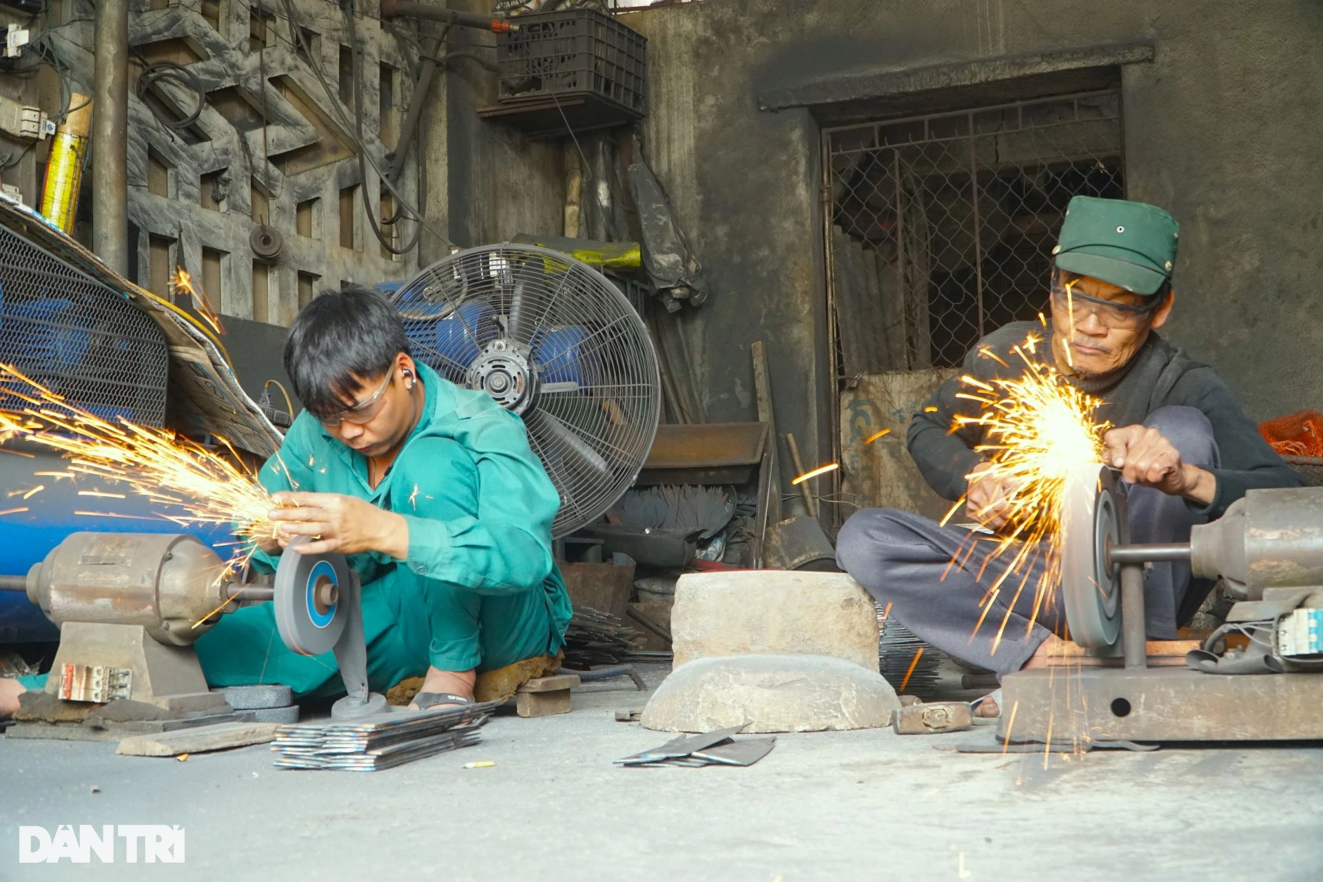 Nơi sản xuất dao, nông cụ lớn nhất Thanh Hóa rộn ràng vụ Tết - 1 Nơi sản xuất dao, nông cụ lớn nhất Thanh Hóa rộn ràng vụ Tết - 1