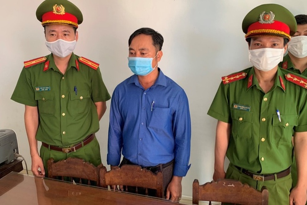 Kê khống mộ giả để chiếm đoạt tiền nhà nước, 3 cán bộ bị khởi tố - 3 Kê khống mộ giả để chiếm đoạt tiền nhà nước, 3 cán bộ bị khởi tố - 3