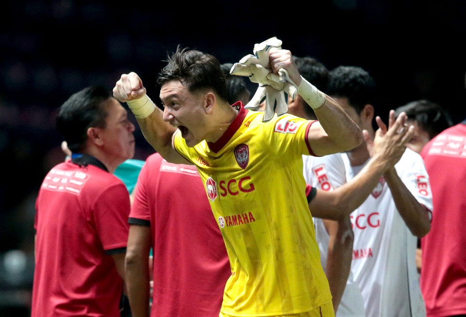 Thủ môn Văn Lâm bị loại khỏi danh sách đội tuyển ngôi sao Thai-League - 2 Thủ môn Văn Lâm bị loại khỏi danh sách đội tuyển ngôi sao Thai-League - 2