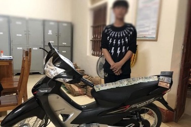 Đột nhập nhà hàng xóm trộm tiền mua xe máy tặng bạn gái