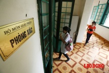 Chùm ảnh: Trăn trở của bác sĩ tương lai trong việc học với thi thể người