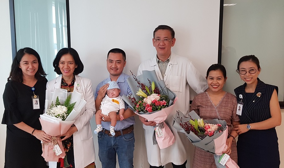 Bé trai thụ tinh ống nghiệm chào đời chỉ nặng 0,8kg - 4 Bé trai thụ tinh ống nghiệm chào đời chỉ nặng 0,8kg - 4