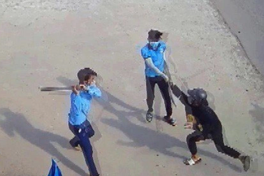 Bắt giữ thanh niên vác mã tấu chém nhân viên trạm dừng chân