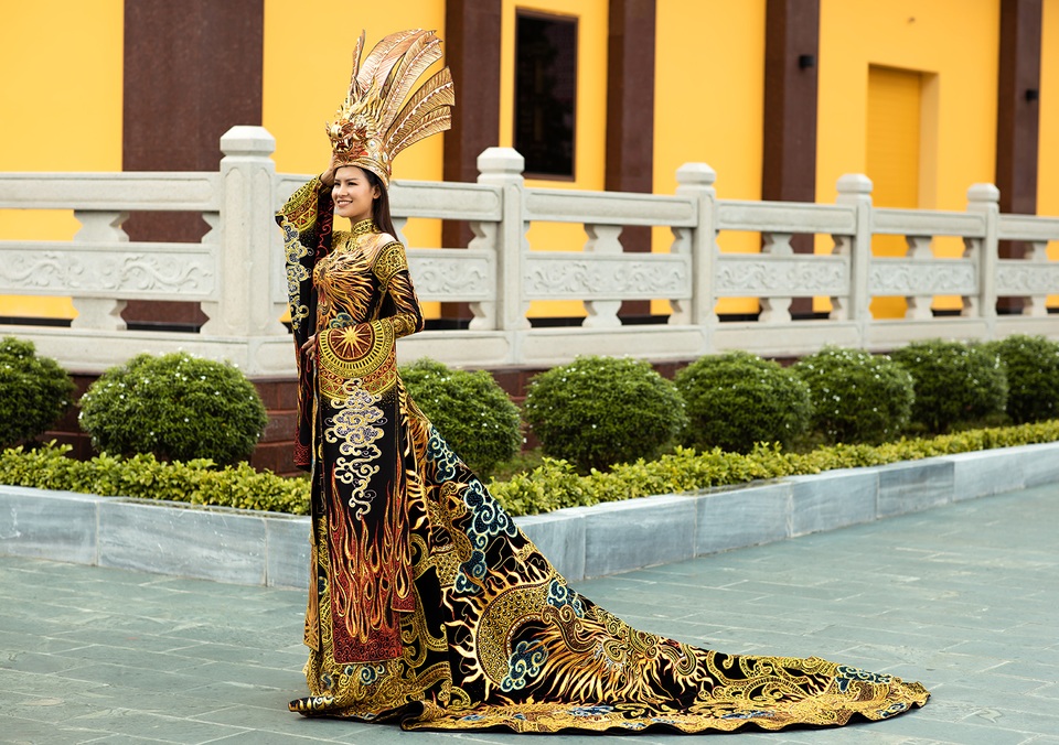 Thái Thị Hoa đạt giải nhất Trang phục Dân tộc tại Hoa hậu Trái Đất - 2 Thái Thị Hoa đạt giải nhất Trang phục Dân tộc tại Hoa hậu Trái Đất - 2