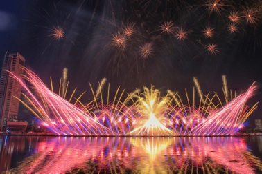 Đêm bùng nổ bên sông Hàn với màn pháo hoa đỉnh cao của nhà vô địch