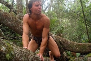 Chàng trai sống trong rừng để trở thành Tarzan