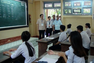 Thứ trưởng Giáo dục kiểm tra công tác thi THPT Quốc gia tại Phú Yên