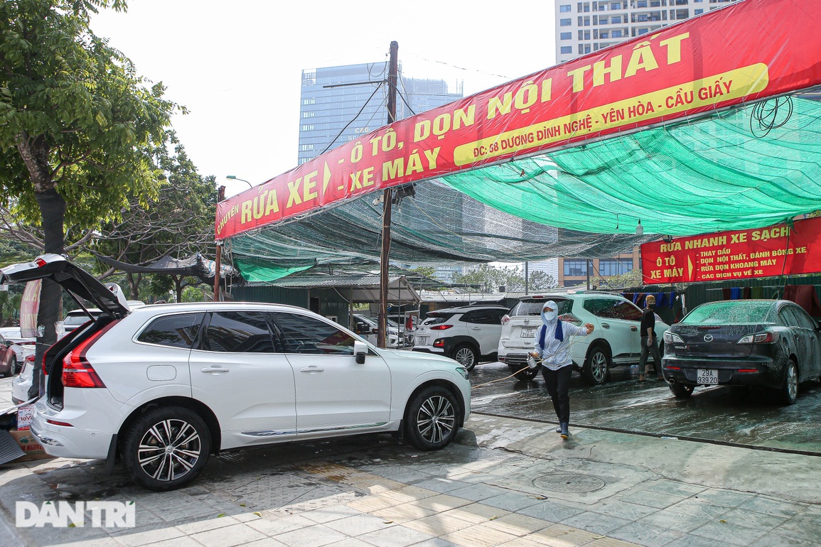 Giá rửa xe tăng gấp đôi ngày cận Tết nhưng đắt mấy cũng phải chơi - 1 Giá rửa xe tăng gấp đôi ngày cận Tết nhưng đắt mấy cũng phải chơi - 1