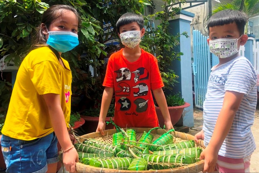 Dân Bạc Liêu gói bánh, kho vịt... gửi đồng hương kẹt ở TPHCM vì Covid-19 - 4 Dân Bạc Liêu gói bánh, kho vịt... gửi đồng hương kẹt ở TPHCM vì Covid-19 - 4