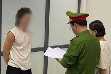 Thanh niên người nước ngoài hành hung bạn đồng thương gây thương tích 43%