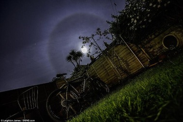 Những bức ảnh tuyệt đẹp khi mặt trăng Hồng tiến gần sao Mộc