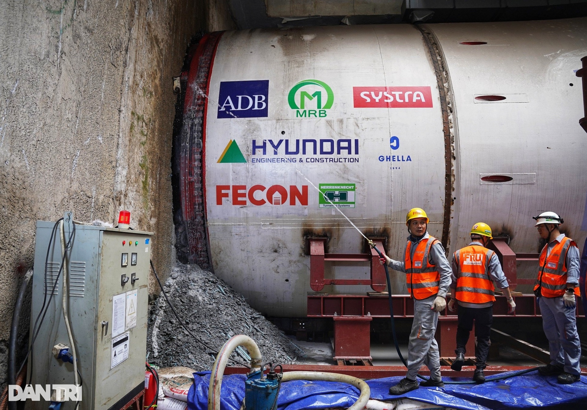 Bức tượng thánh tại lễ khoan hầm metro Nhổn - Ga Hà Nội - 7 Bức tượng thánh tại lễ khoan hầm metro Nhổn - Ga Hà Nội - 7