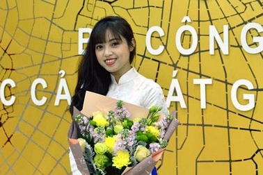 Bất ngờ hình ảnh nữ Cảnh sát giao thông duyên dáng với áo dài