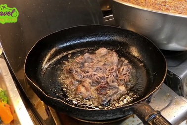 Đặc sản "khó nuốt" vì trông giống như những ... con giun