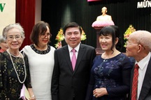 Kiều bào giữ hồn văn hóa Tết