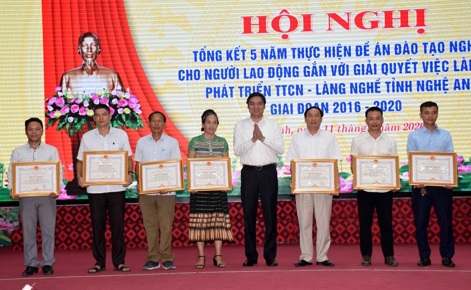 Gắn đào tạo nghề với giải quyết việc làm tại chỗ cho lao động nông thôn - 1 Gắn đào tạo nghề với giải quyết việc làm tại chỗ cho lao động nông thôn - 1