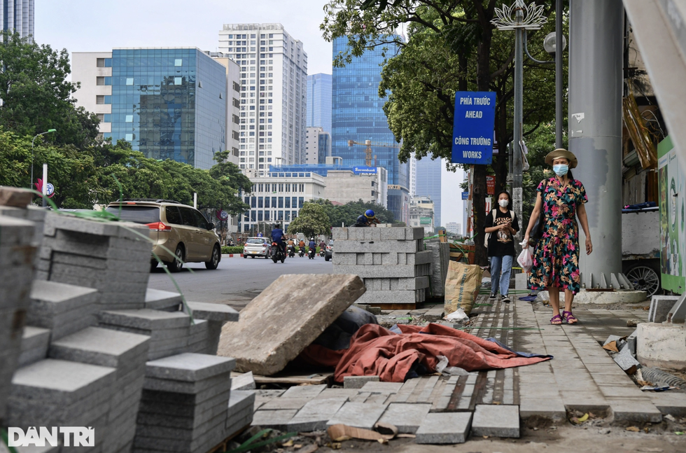 Mùa đào xới, cải tạo vỉa hè - 1 Mùa đào xới, cải tạo vỉa hè - 1