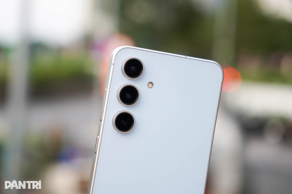 Trải nghiệm camera Galaxy S24 FE: Nhiều tính năng, hỗ trợ AI chỉnh sửa ảnh - 4 Trải nghiệm camera Galaxy S24 FE: Nhiều tính năng, hỗ trợ AI chỉnh sửa ảnh - 4
