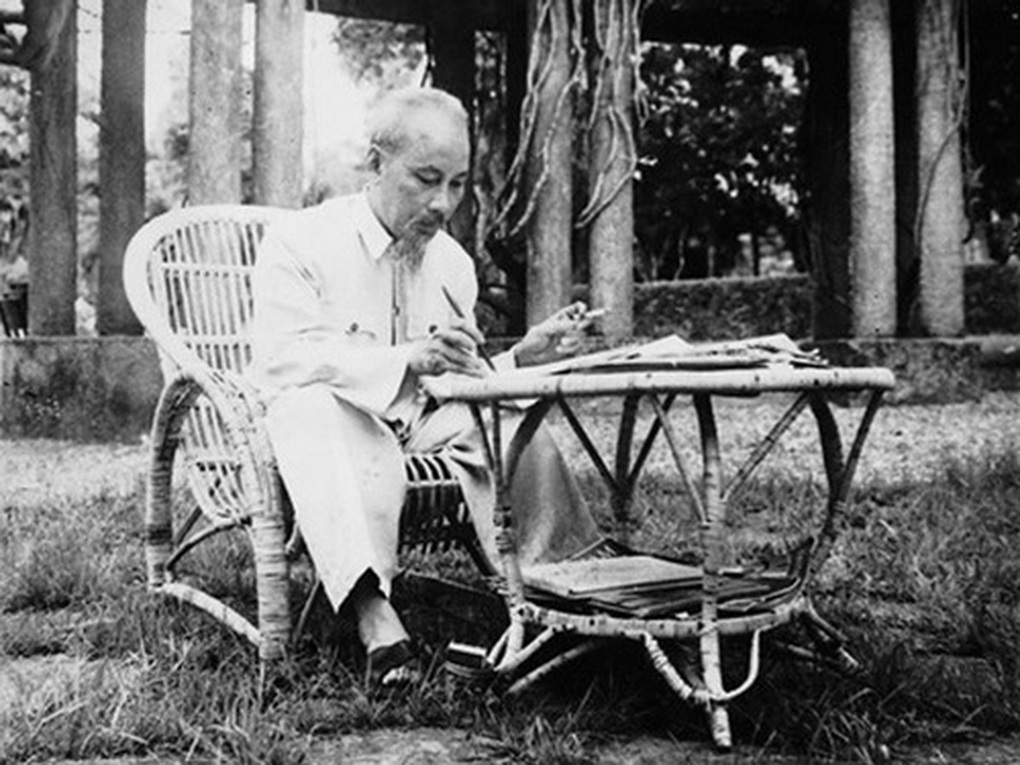 Thư chúc mừng năm mới và thơ mừng Xuân Kỷ Dậu năm 1969 của Bác Hồ - 1 Thư chúc mừng năm mới và thơ mừng Xuân Kỷ Dậu năm 1969 của Bác Hồ - 1